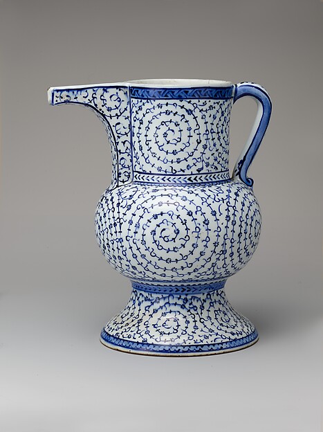Spiral rûmî bezemeli mavi-beyaz çini ibrik, figürsüz, Arakiye